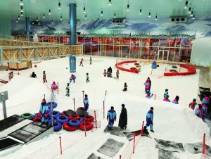 (FILES) This file photo taken on July 20, 2016 shows a general view of Saudis playing at the indoor snow theme park "Snow City" in the Al-Othaim Mall Rabwa in the capital Riyadh. / AFP PHOTO / STRINGER / TO GO WITH AFP STORY BY Abdul Hadi Habtor